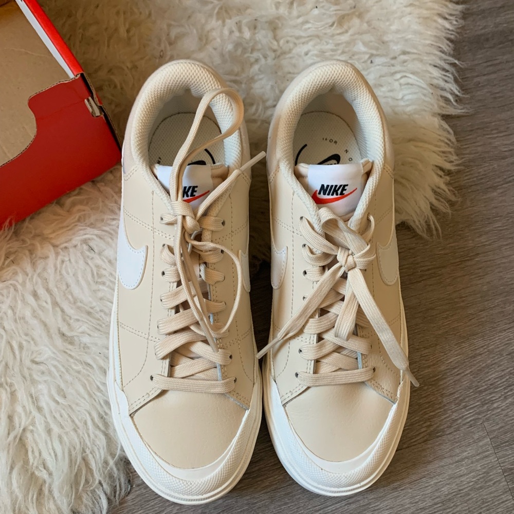 Nike Court Legacy Lift Sneakers
